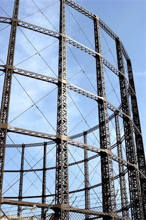 simsearch:400-04354789,k - A steel frame of a Gas tower in London Foto de stock - Super Valor sin royalties y Suscripción, Código: 400-04433344