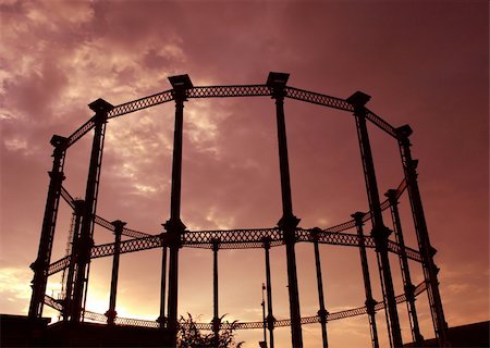 simsearch:400-04354789,k - A steel frame of a Gas tower in London at sunset Foto de stock - Super Valor sin royalties y Suscripción, Código: 400-04433343
