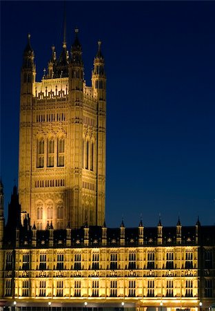 simsearch:400-05375861,k - The Houses of Parliament and Big Ben in London at night. Foto de stock - Super Valor sin royalties y Suscripción, Código: 400-04433437