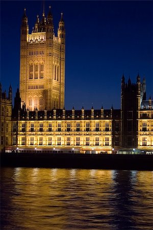 simsearch:400-08048584,k - The Houses of Parliament and Big Ben in London at night. Foto de stock - Super Valor sin royalties y Suscripción, Código: 400-04433438