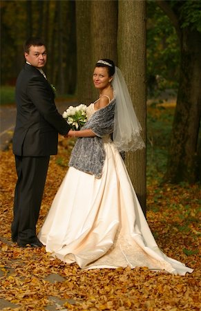 diadème - Beautiful the bride and the groom in autumn park Stock Photo - Budget Royalty-Free & Subscription, Code: 400-04433601