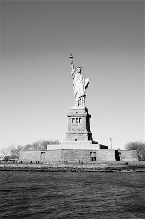 simsearch:400-04939442,k - Black and White Image of the Statue of Liberty Foto de stock - Super Valor sin royalties y Suscripción, Código: 400-04433801