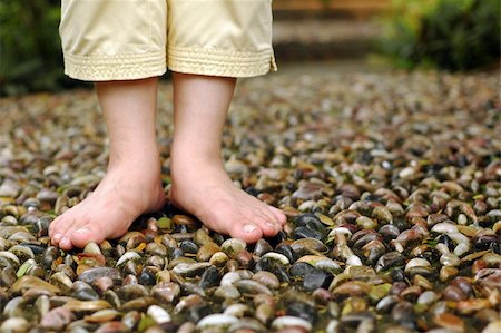 réflexologie - A closeup on foot reflexology walk path at garden. Shallow focus on foot and stone. Photographie de stock - Aubaine LD & Abonnement, Code: 400-04444283