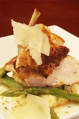 Grilled chicken on mashed potato and asparagus Photographie de stock - Aubaine LD & Abonnement, Code: 400-04444361