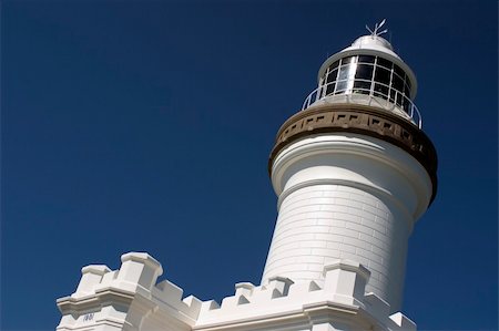 Lighthouse at Byron Bay, Australia with blue sky Photographie de stock - Aubaine LD & Abonnement, Code: 400-04444546