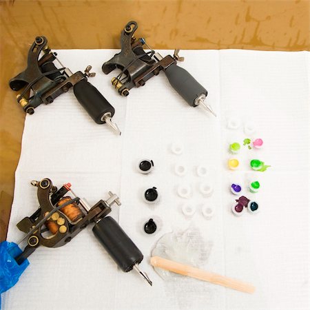 simsearch:400-03921000,k - Still life of tattoo tools and inks. Stockbilder - Microstock & Abonnement, Bildnummer: 400-04445160