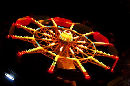 abstract view of a colourful ferris wheel at night Foto de stock - Super Valor sin royalties y Suscripción, Código: 400-04445267