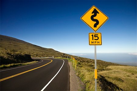 simsearch:400-04446168,k - Curvy road sign in Haleakala National Park, Maui, Hawaii. Stockbilder - Microstock & Abonnement, Bildnummer: 400-04446169