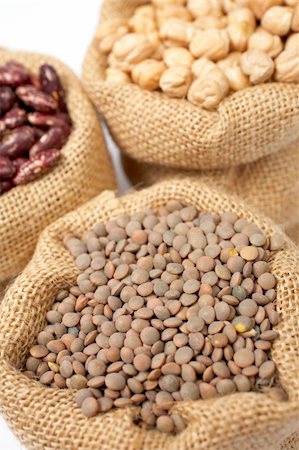 simsearch:400-05672477,k - Burlap sack with lentils over a white background. Shallow DOF Photographie de stock - Aubaine LD & Abonnement, Code: 400-04446729