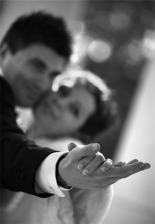 simsearch:400-04440941,k - Dance of a newly-married couple. Hands in a zone of sharpness, the rest is dim Fotografie stock - Microstock e Abbonamento, Codice: 400-04447075