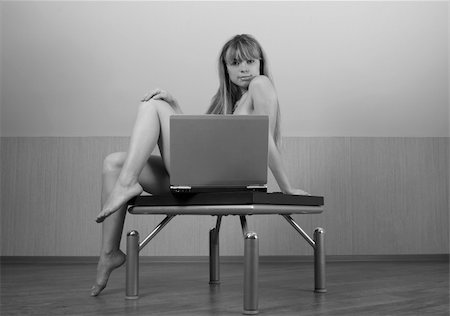 dead_morozzzka (artist) - girl with laptop sitting on the table Photographie de stock - Aubaine LD & Abonnement, Code: 400-04447729