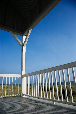 simsearch:400-03923118,k - Porch facing beach on Bald Head Island, North Carolina. Fotografie stock - Microstock e Abbonamento, Codice: 400-04448299