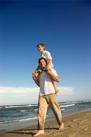 simsearch:400-03923192,k - Caucasian father with pre-teen boy on shoulders on beach. Foto de stock - Super Valor sin royalties y Suscripción, Código: 400-04448404