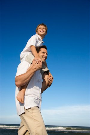 simsearch:400-04953081,k - Caucasian father with pre-teen on shoulders on beach. Foto de stock - Royalty-Free Super Valor e Assinatura, Número: 400-04448405