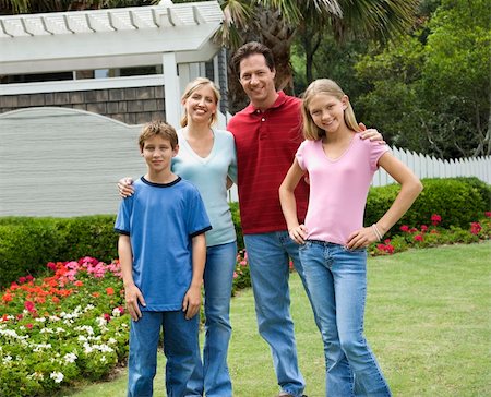 simsearch:400-03923192,k - Caucasian family of four posing for portrait in yard. Foto de stock - Super Valor sin royalties y Suscripción, Código: 400-04448440