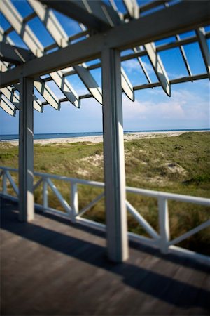 simsearch:400-03923118,k - Beachfront deck with trelliswork on Bald Head Island, North Carolina.. Fotografie stock - Microstock e Abbonamento, Codice: 400-04448837