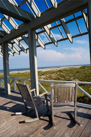 simsearch:400-03923118,k - Beachfront deck with trelliswork on Bald Head Island, North Carolina. Fotografie stock - Microstock e Abbonamento, Codice: 400-04448838