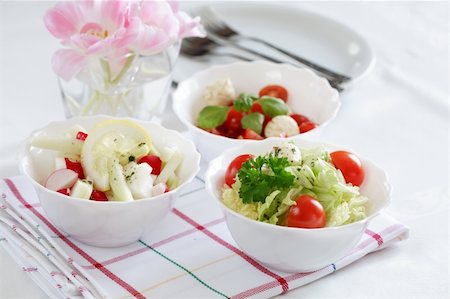 simsearch:400-04165864,k - Small salads, low calorie eating Stockbilder - Microstock & Abonnement, Bildnummer: 400-04449251