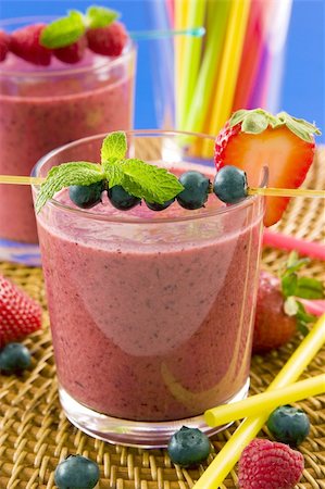 simsearch:400-03918701,k - A glass of berry smoothie (strawberry, raspberry, blueberry) Foto de stock - Royalty-Free Super Valor e Assinatura, Número: 400-04440665