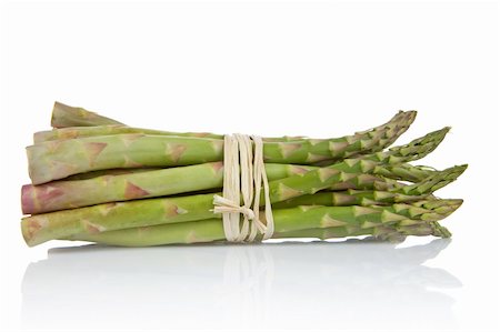 simsearch:400-05065763,k - A bunch of asparagus reflected on white background Stockbilder - Microstock & Abonnement, Bildnummer: 400-04440730