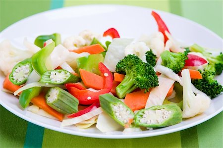 simsearch:400-04440947,k - Vegetable salad greens made from broccoli, okra, cauliflower, red pepper lettuce and carrots. Fotografie stock - Microstock e Abbonamento, Codice: 400-04440948