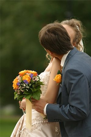 simsearch:400-04440941,k - The  groom gently embraces the bride Fotografie stock - Microstock e Abbonamento, Codice: 400-04440941