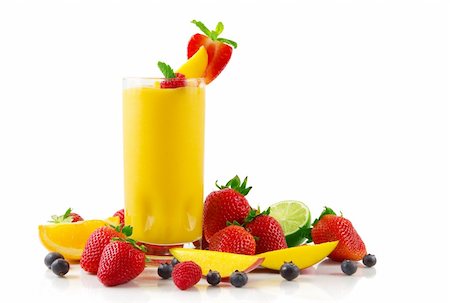 simsearch:400-04524035,k - A glass of mango smoothie surrounded by fresh fruits Foto de stock - Super Valor sin royalties y Suscripción, Código: 400-04441591