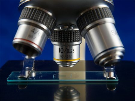 simsearch:649-07279857,k - Detailed view of a microscope Stockbilder - Microstock & Abonnement, Bildnummer: 400-04442279