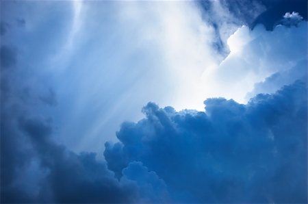 simsearch:400-05304842,k - dramatic deep blue cloudscape, brightly lit in several places Stockbilder - Microstock & Abonnement, Bildnummer: 400-04443067