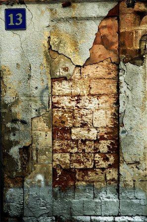 passagem de nível - old textured walls Foto de stock - Royalty-Free Super Valor e Assinatura, Número: 400-04443279