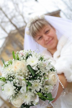 simsearch:400-04762831,k - newlywed bride  shows us bouquet of flowers smiling Stock Photo - Budget Royalty-Free & Subscription, Code: 400-04443643
