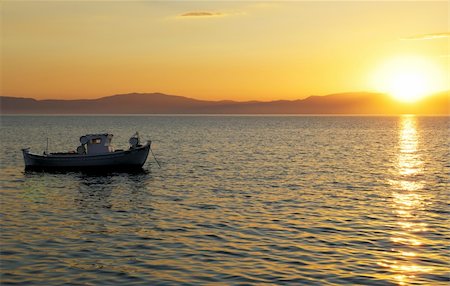 simsearch:400-04718145,k - Image shows a fishing boat at sunset Photographie de stock - Aubaine LD & Abonnement, Code: 400-04454542