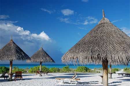 simsearch:400-03984857,k - tropical beach on the maldives with canvas chairs and sunshades Foto de stock - Super Valor sin royalties y Suscripción, Código: 400-04454773