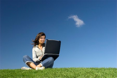 simsearch:6109-06003537,k - Woman in outdoor study with a laptop Fotografie stock - Microstock e Abbonamento, Codice: 400-04454933