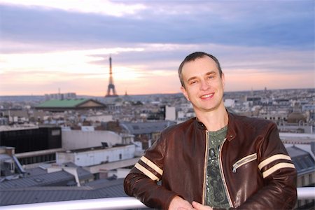 simsearch:400-04955587,k - Portrait of a man on background of Paris view Fotografie stock - Microstock e Abbonamento, Codice: 400-04455113