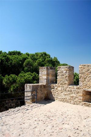 simsearch:845-02729798,k - Ancient destroyed building in lisboa Photographie de stock - Aubaine LD & Abonnement, Code: 400-04455896