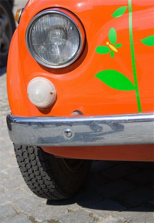 Orange car, nicely decorated with flowers and buterflies on the streets of Sibiu city, Romania. Photographie de stock - Aubaine LD & Abonnement, Code: 400-04456696