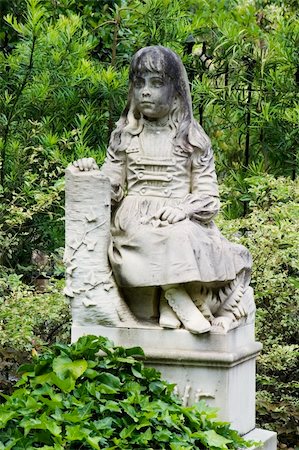 Gracie sculpture in the Bonaventure Cemetery Savannah, Georgia Stock Photo - Budget Royalty-Free & Subscription, Code: 400-04457189