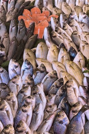 pescivendolo (negozio) - Fish background with various fish Fotografie stock - Microstock e Abbonamento, Codice: 400-04457406