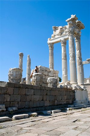 pergamon - Pergamon (Pergamum) ancient Greek city located 16 miles from the Aegean Sea, Turkey Stockbilder - Microstock & Abonnement, Bildnummer: 400-04457410