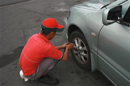 service station crew providing free tire air checkup Stock Photo - Budget Royalty-Free & Subscription, Code: 400-04458367