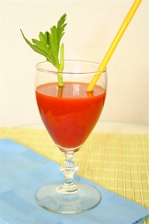 simsearch:400-04955245,k - Glass of a refreshing tomato juice and celery Foto de stock - Super Valor sin royalties y Suscripción, Código: 400-04450474