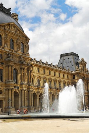 simsearch:400-04455773,k - Building of Louvre museum on summer day in Paris, France. Foto de stock - Royalty-Free Super Valor e Assinatura, Número: 400-04450757