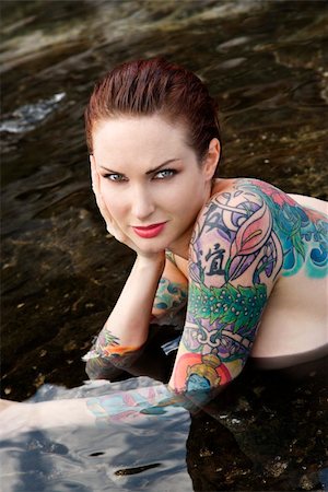simsearch:400-04955255,k - Sexy nude tattooed Caucasian woman lying in tidal pool in Maui, Hawaii, USA. Stockbilder - Microstock & Abonnement, Bildnummer: 400-04450901
