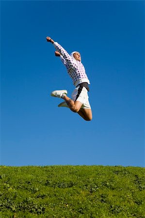 simsearch:400-06077546,k - healthy lifestyle: man training outdoors and jumping high Stockbilder - Microstock & Abonnement, Bildnummer: 400-04450997