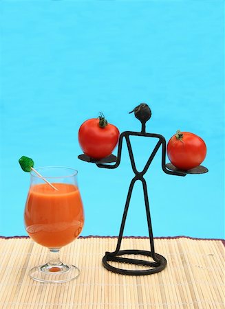 simsearch:400-04955245,k - Refreshing vitamin drink and figure with tomatoes Foto de stock - Super Valor sin royalties y Suscripción, Código: 400-04451041