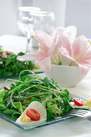 simsearch:400-04165864,k - Healthy salad with rocket Stockbilder - Microstock & Abonnement, Bildnummer: 400-04452500