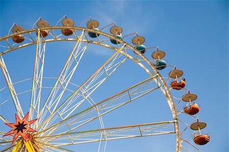 amusement grounds - ferring wheel Foto de stock - Royalty-Free Super Valor e Assinatura, Número: 400-04452925