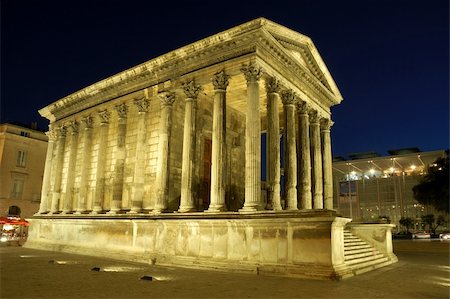 Maison Caree in Nimes, France, illuminated by night Fotografie stock - Microstock e Abbonamento, Codice: 400-04452929