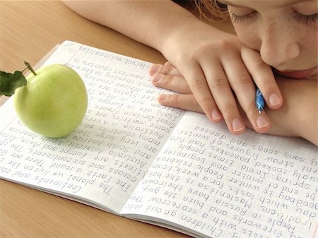 simsearch:400-06517383,k - resting teenager schoolgirl with notebook and apple Fotografie stock - Microstock e Abbonamento, Codice: 400-04453267
